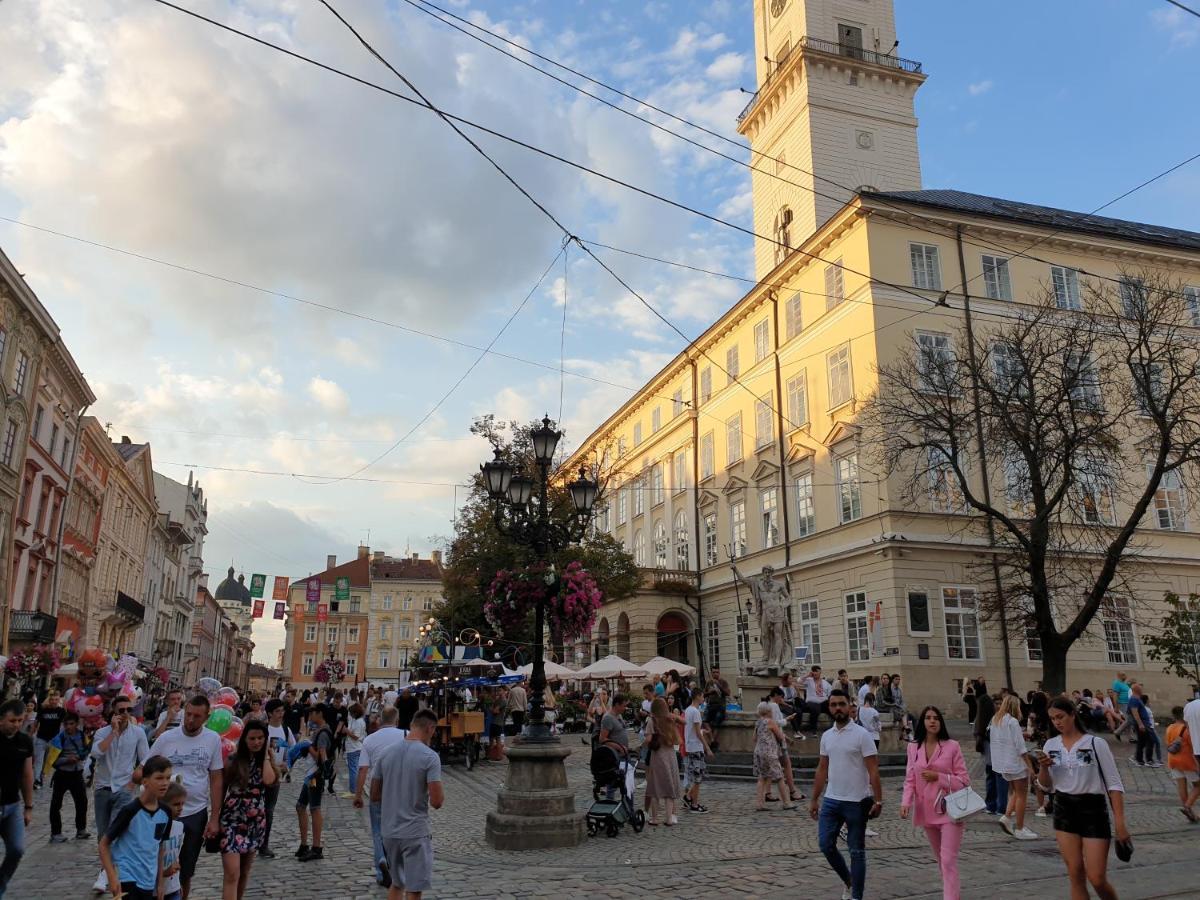 Modern Apartment In The City Center Lviv Ngoại thất bức ảnh