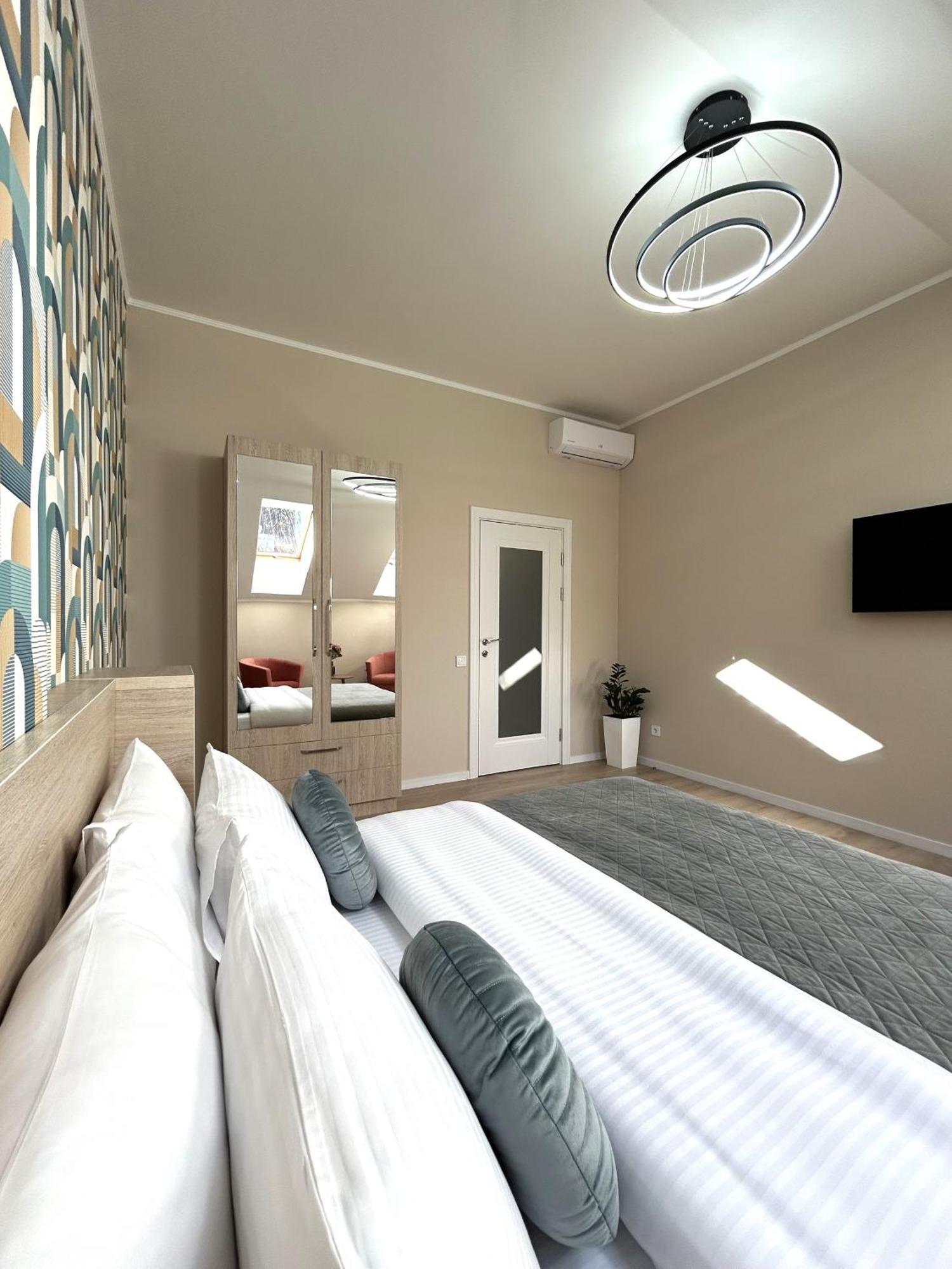 Modern Apartment In The City Center Lviv Ngoại thất bức ảnh